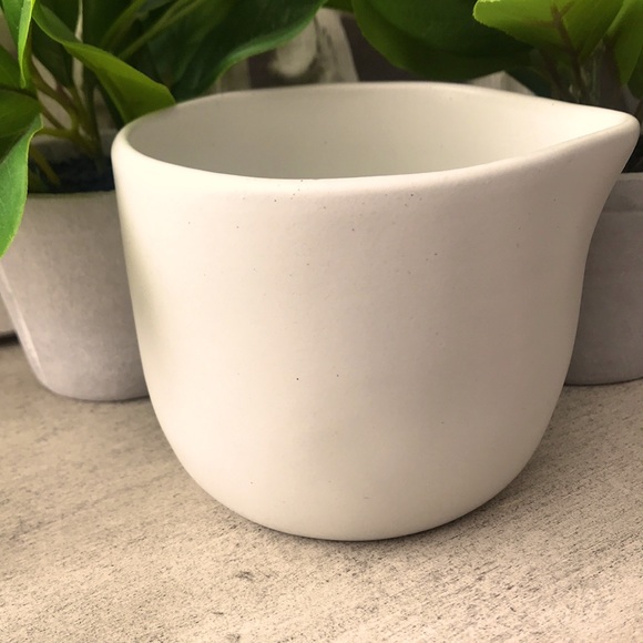 Magnolia hearth and hand stoneware cream cellar - Picture 3 of 6